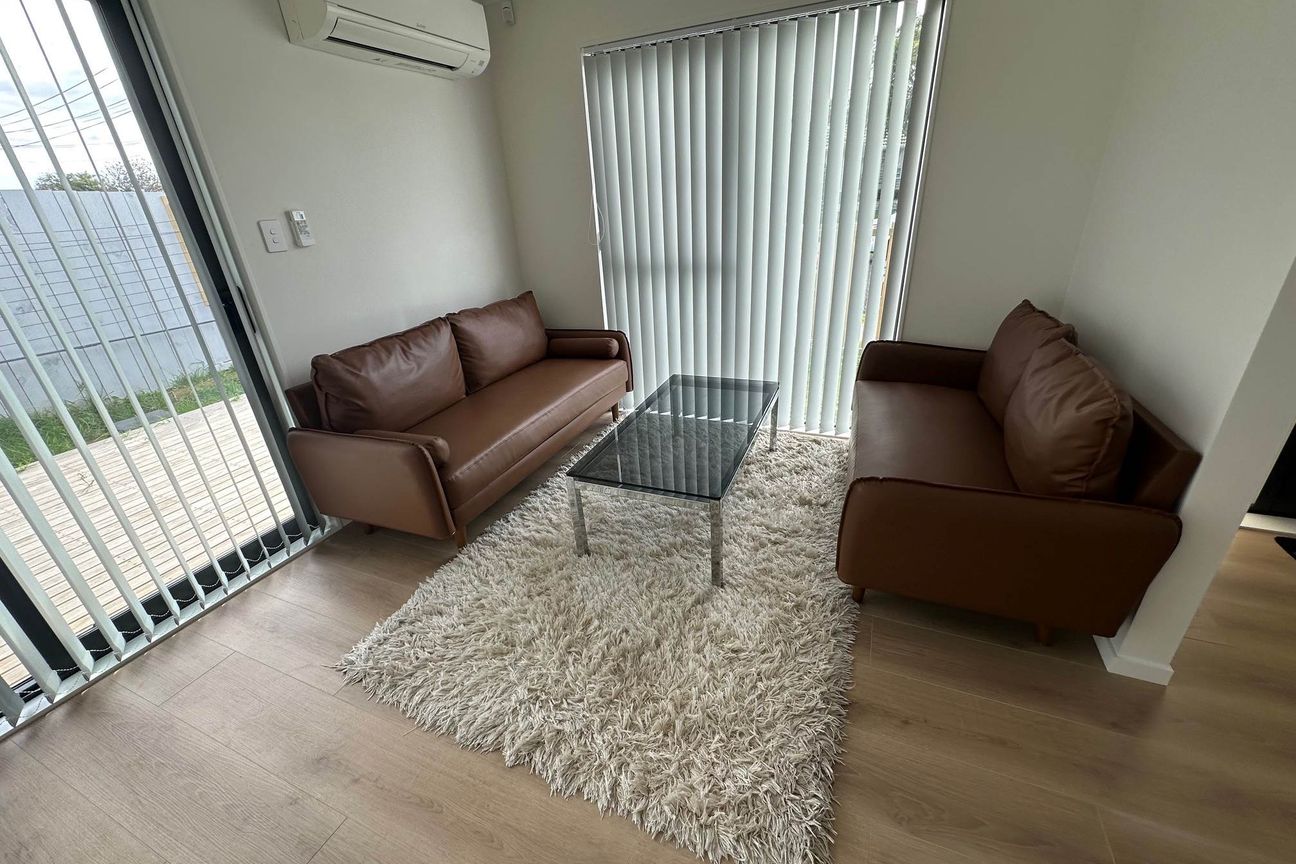 Modern Family Living Meets Ultimate Convenience! - Więcej