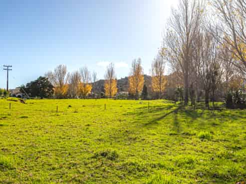 315 & 315A Woollams Avenue, Coromandel