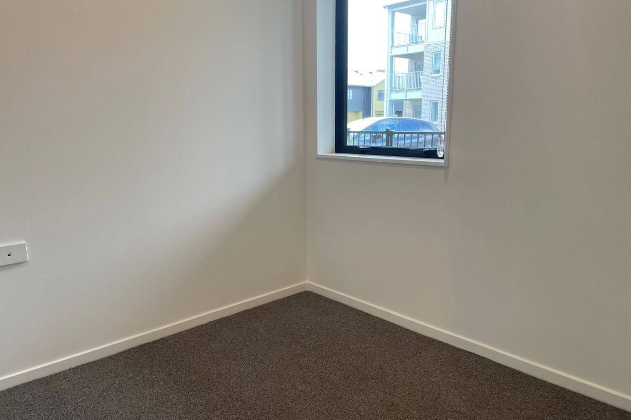 1 Bedroom, 1 Bathroom + Study is now available - Ground floor. - Więcej