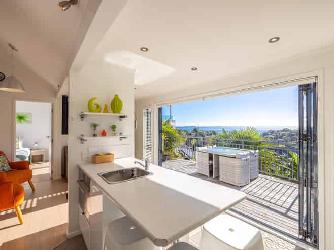 AQ/4 Bay Road, Palm Beach
