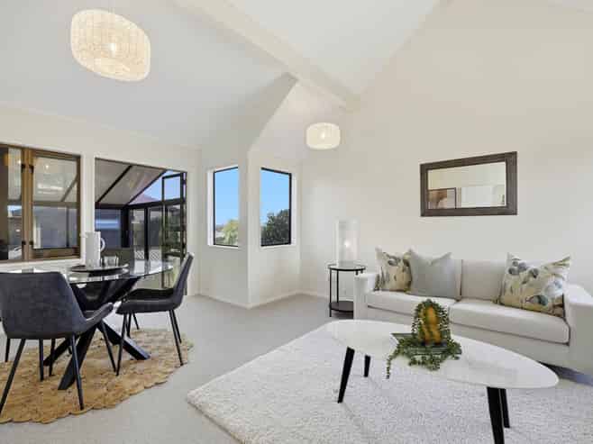 2/1 Aramoana Avenue, Devonport
