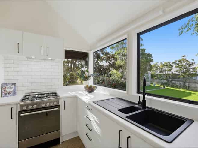 2/1 Aramoana Avenue, Devonport