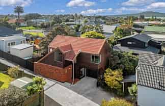 2/1 Aramoana Avenue, Devonport