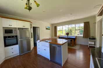 122 Maru Road, Pukeatua