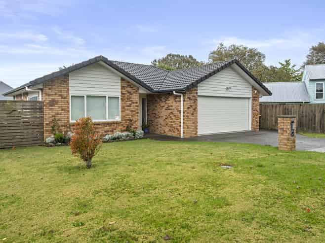 4 Rowling Place, Leamington