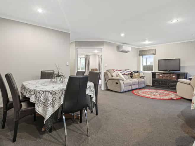4 Rowling Place, Leamington