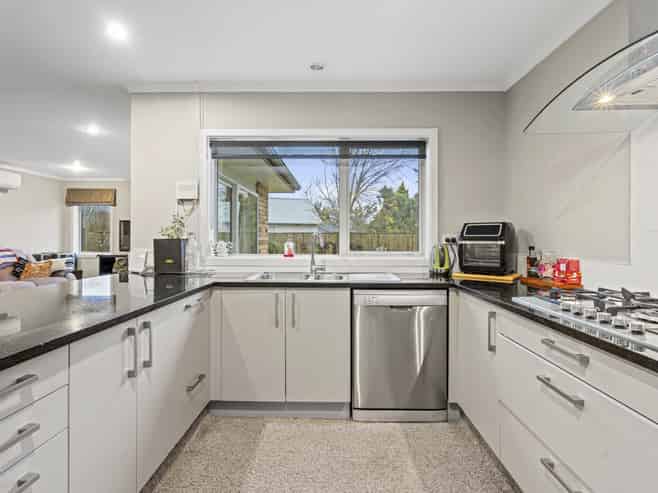 4 Rowling Place, Leamington