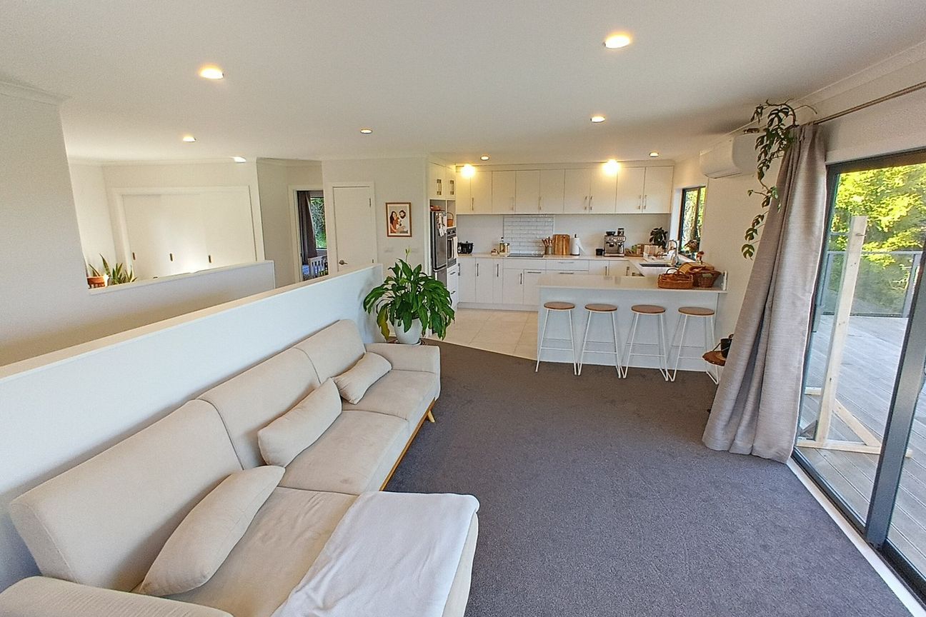 Space Upstairs, Options Downstairs – pohled 5