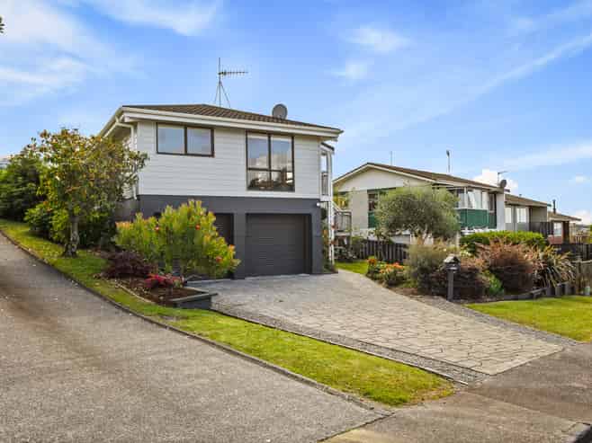 4 Forsythe Place, Massey