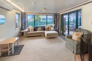 73 Winters Road, Redwood