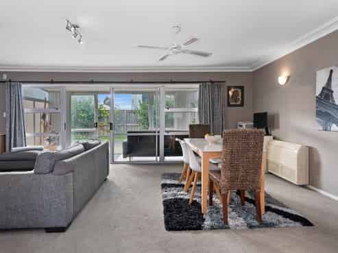 424B Devonport Road, Avenues