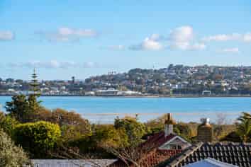 12/1B Egremont Street, Belmont