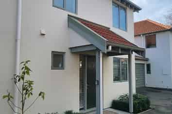 2/21 Bishop Street, Saint Albans