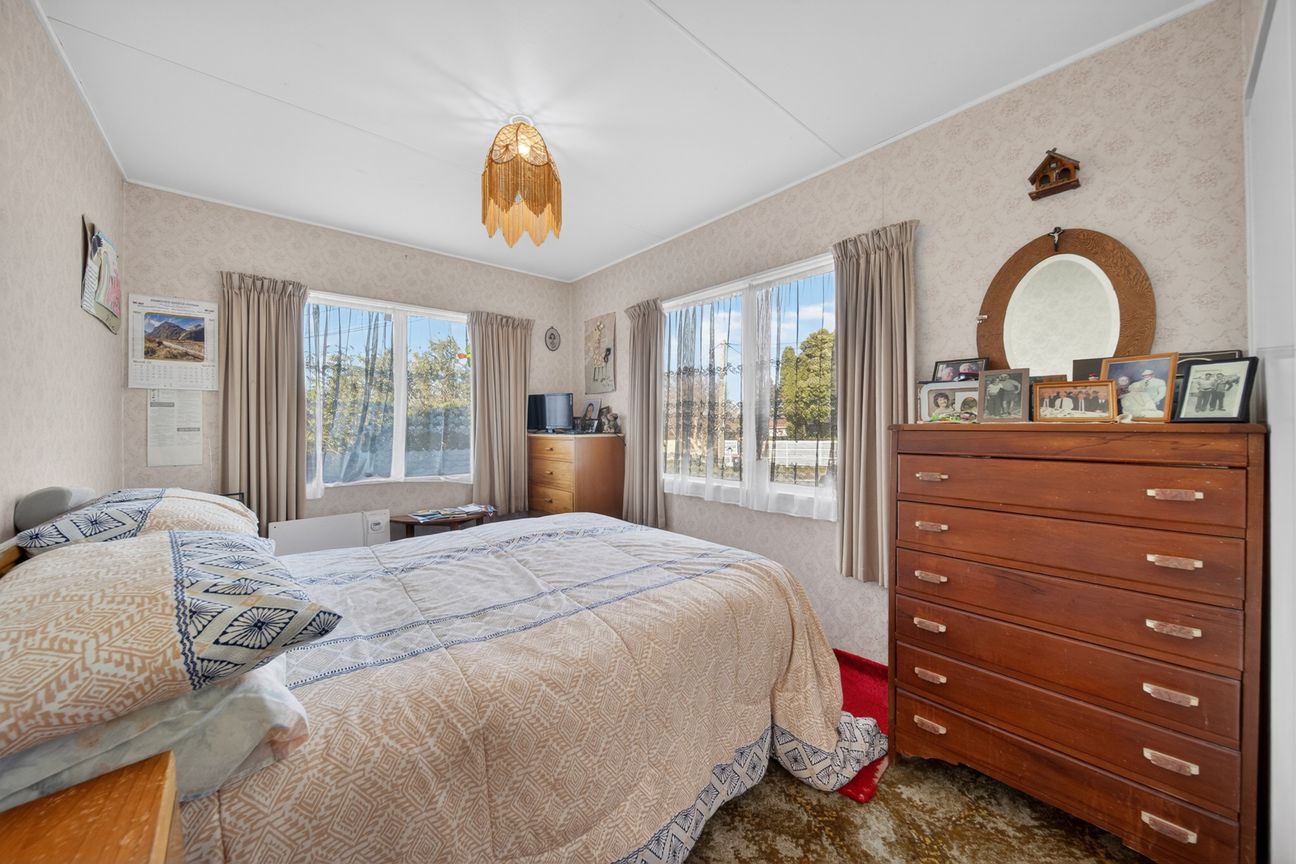 Charming Easy-Care Living - More
