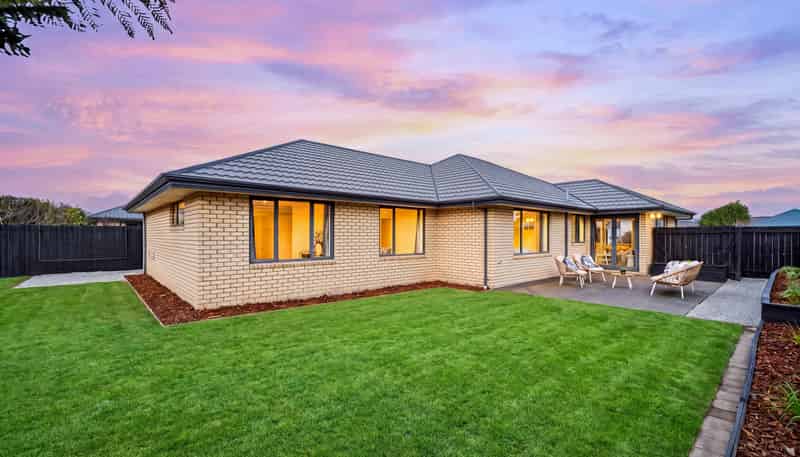 16 Excalibur Place, Burwood