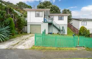 14 Penguin Grove, Waitangirua