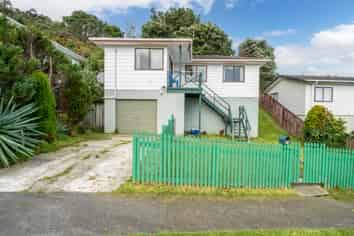14 Penguin Grove, Waitangirua