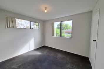 18 Halloran Place, Massey