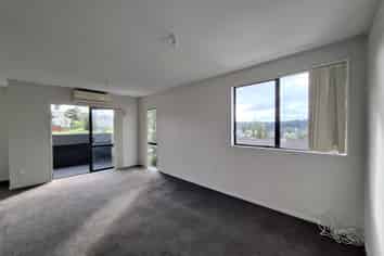 18 Halloran Place, Massey