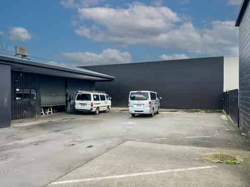 Car yard on SH1C