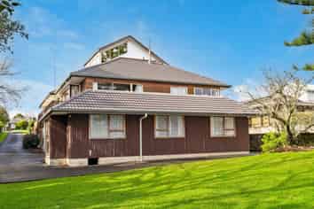 4196 Great North Road, Glendene