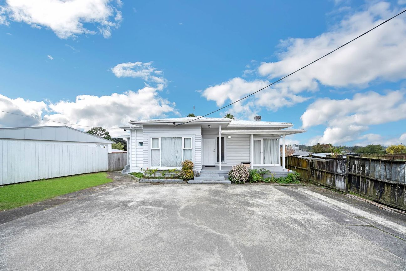 Spacious Family Home with Granny Flat in the H... - Vista 5