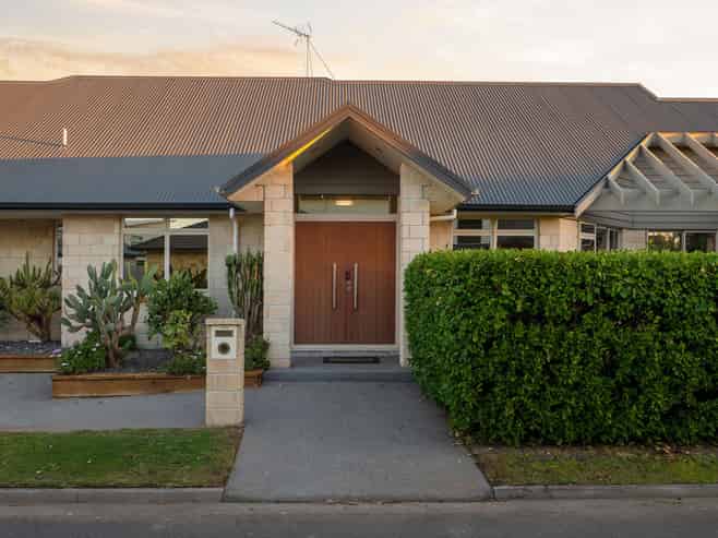 136 Saint James Drive, Huntington