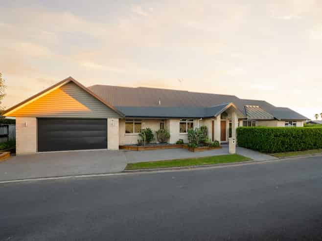136 Saint James Drive, Huntington