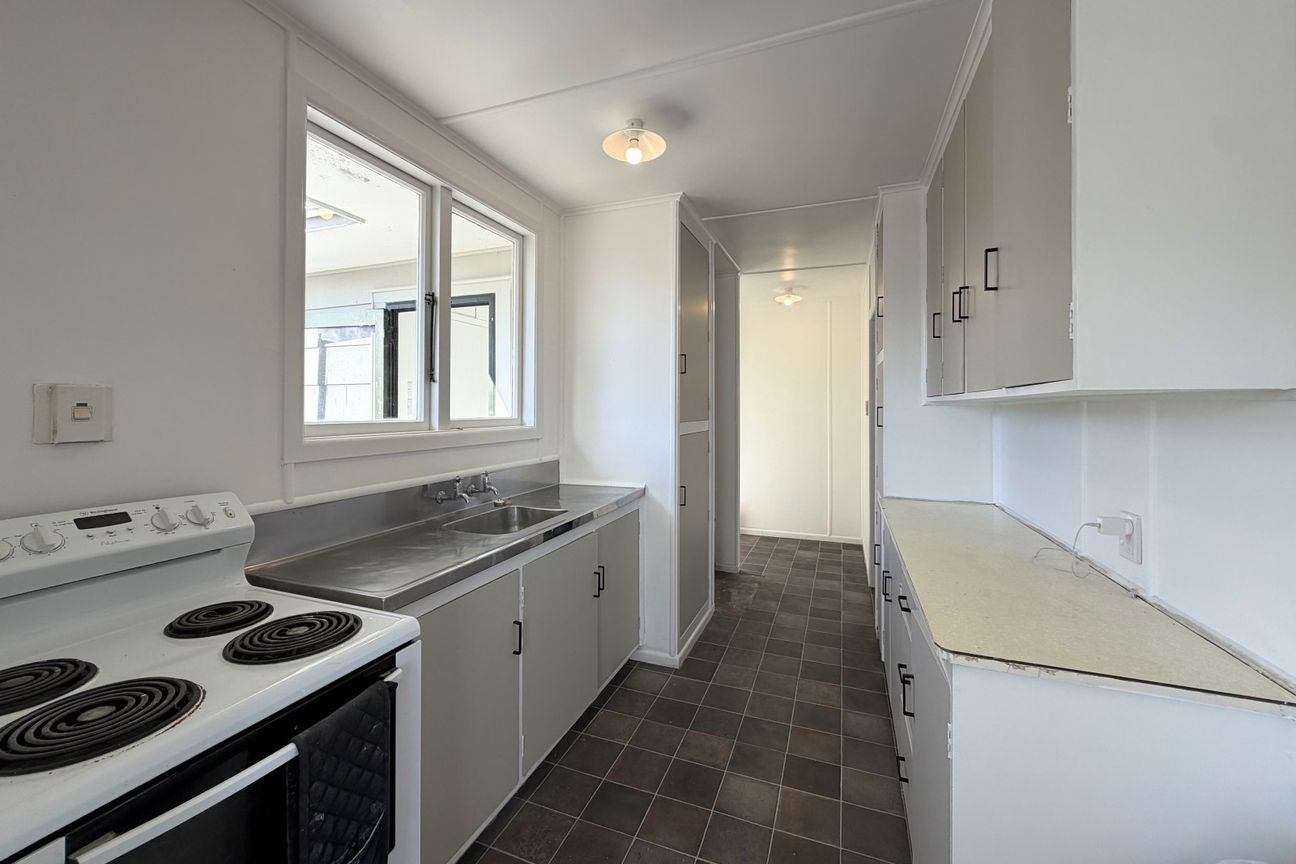 Fresh, renovated, and right by the Lake - Widok 6