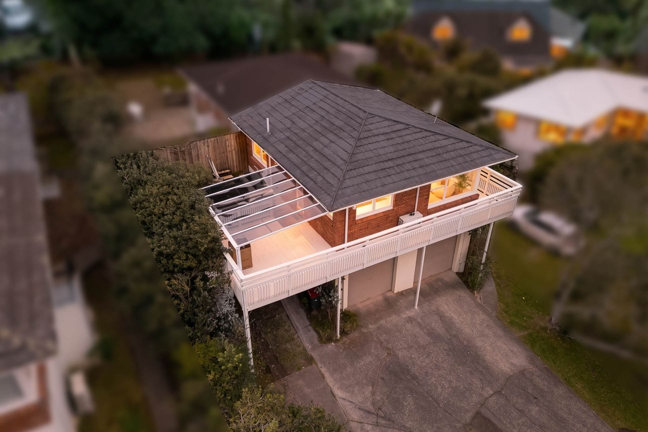 Solid Brick Beauty with Garage - Aanzicht 2