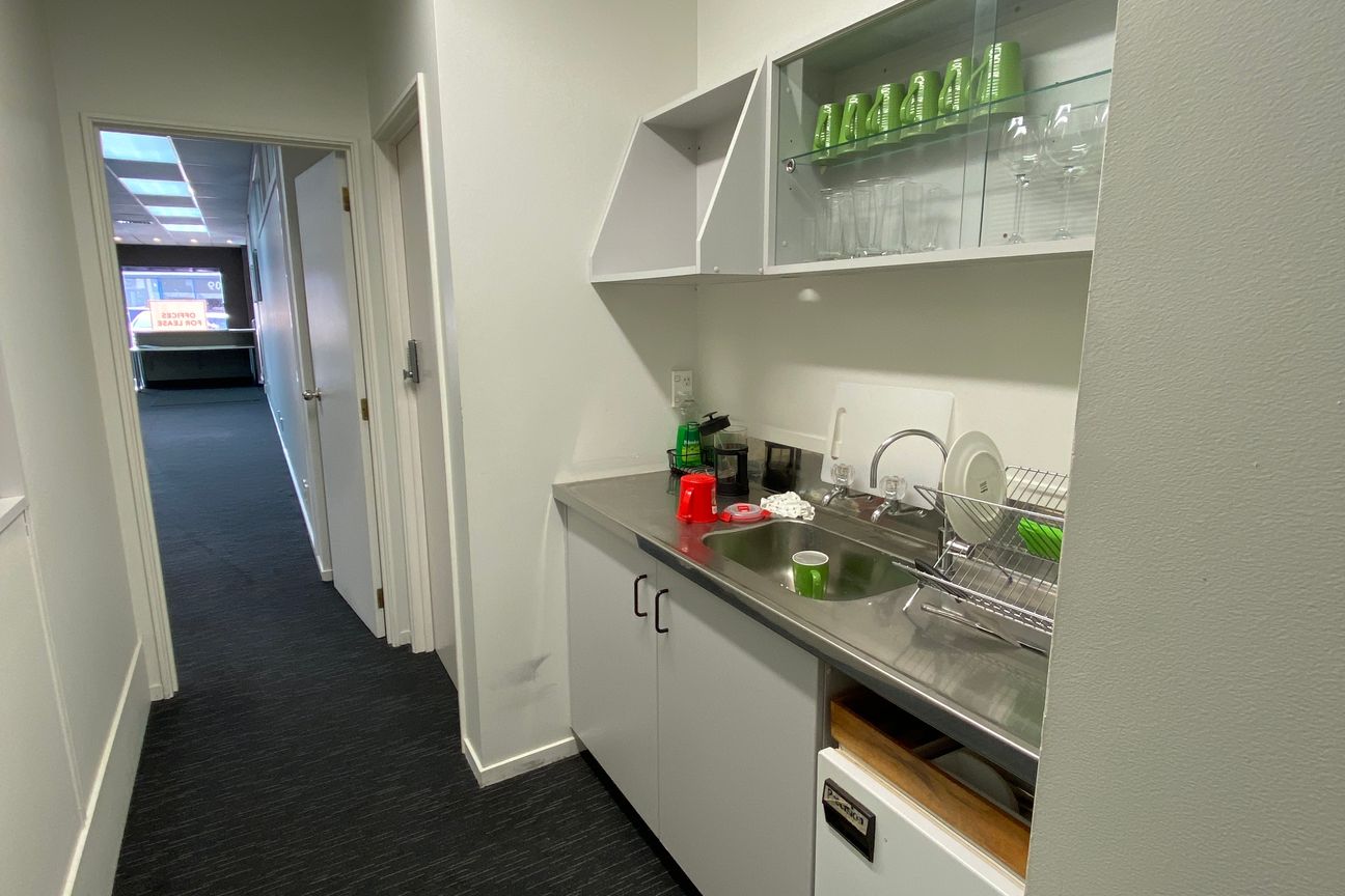 Affordable CBD Fringe Office with Onsite Parking – pohled 2