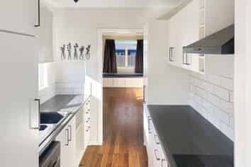 615 Willow Place, Akina
