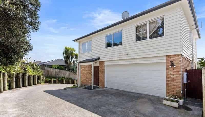 8 Dapple Place, Flat Bush