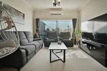 805 Queen Street East, Parkvale