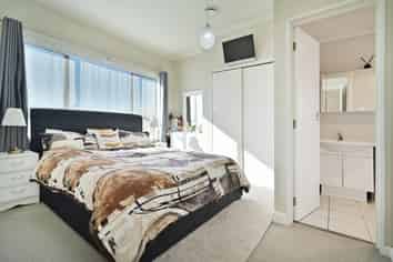 805 Queen Street East, Parkvale