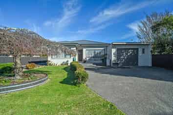 805 Queen Street East, Parkvale