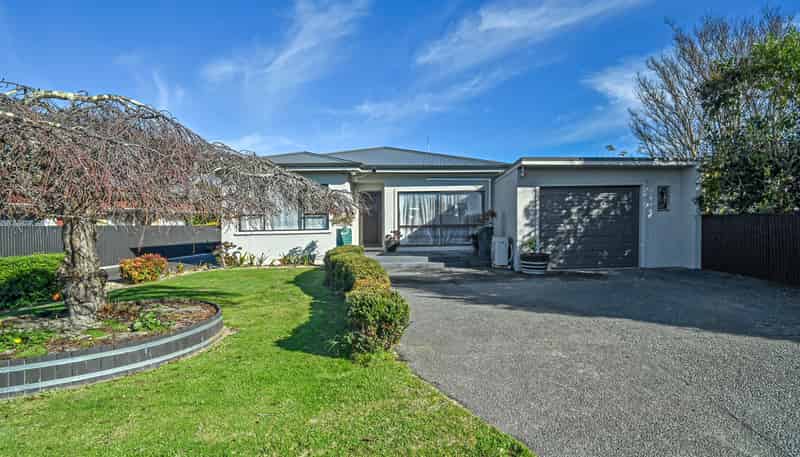805 Queen Street East, Parkvale