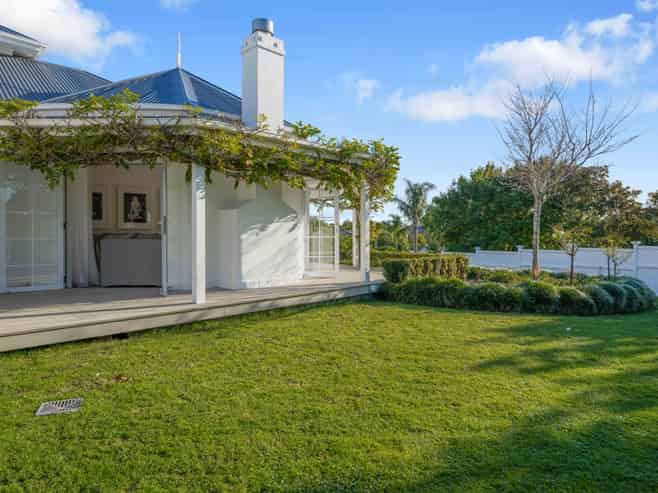 1 Almond Grove, Greenhithe