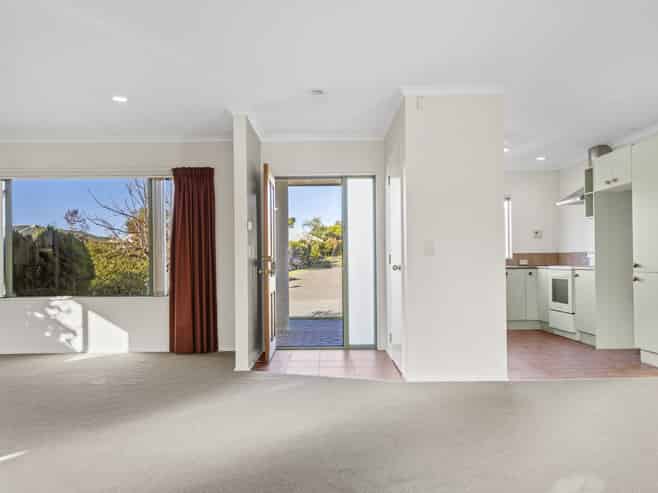 6 Balmoral Drive, Hilltop
