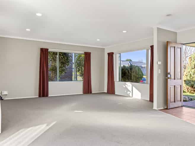 6 Balmoral Drive, Hilltop