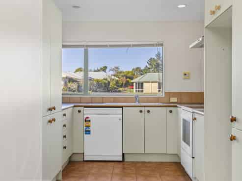 6 Balmoral Drive, Hilltop