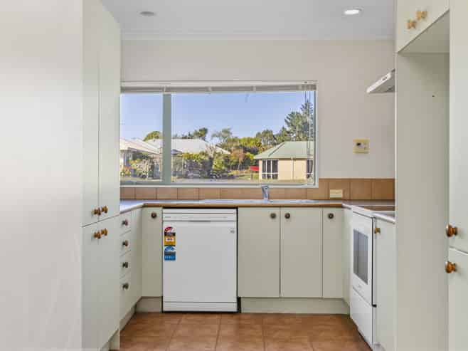 6 Balmoral Drive, Hilltop
