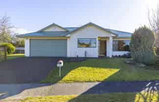 6 Balmoral Drive, Hilltop