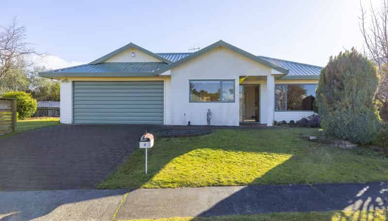 6 Balmoral Drive, Hilltop
