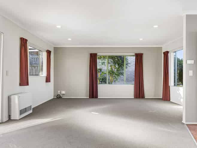 6 Balmoral Drive, Hilltop