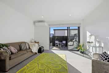 14 Timu Road, Long Bay