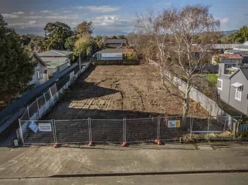 369 Botanical Road, West End