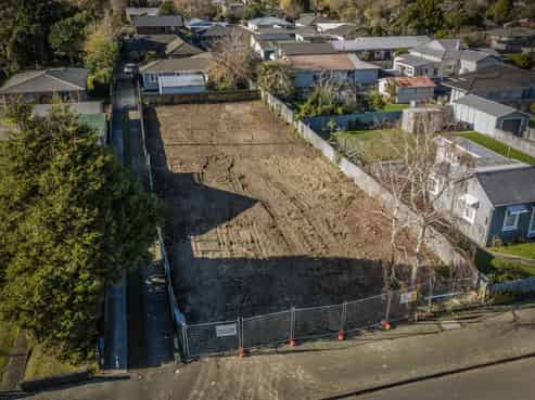 369 Botanical Road, West End