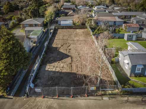 369 Botanical Road, West End