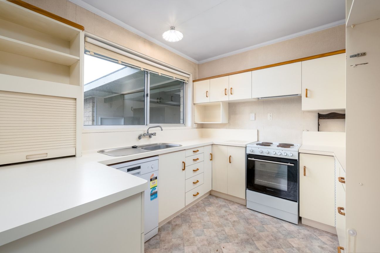 New price - Solid family home - Outstanding value - Widok 5